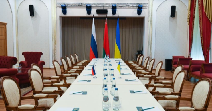 Почнуваат преговорите меѓу Москва и Киев – двете делегации се сретнаа во Белорусија