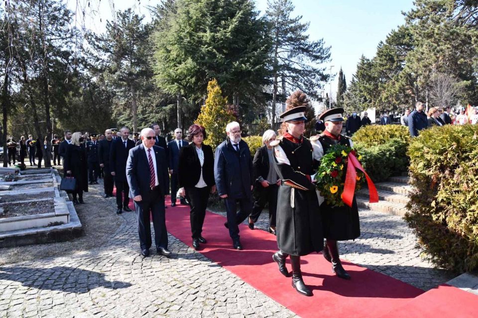 Државниот врв ја одбележа годишнината од смртта на претседателот Борис Трајковски