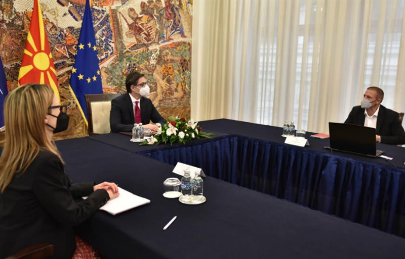 Средба на претседателот Пендаровски со претставници на Управата за финансиско разузнавање