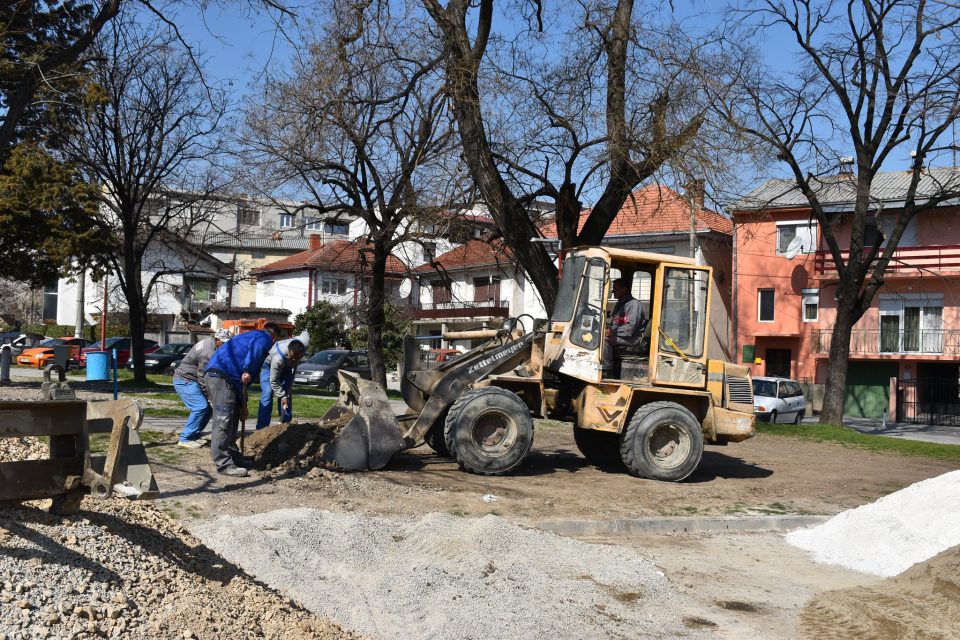 Јанчев: Се поплочуваат двата крака од улицата „Лазо Мицев“ откако претходно беше поставена фекална канализација
