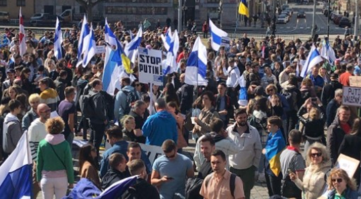Прага: Илјадници Руси протестираа против Путин