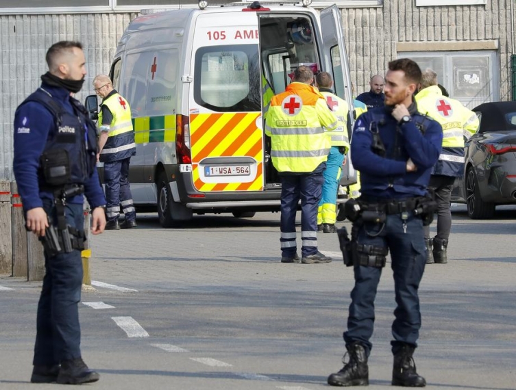 Со автомобил се забил во толпа на карневал во Белгија, шест загинати
