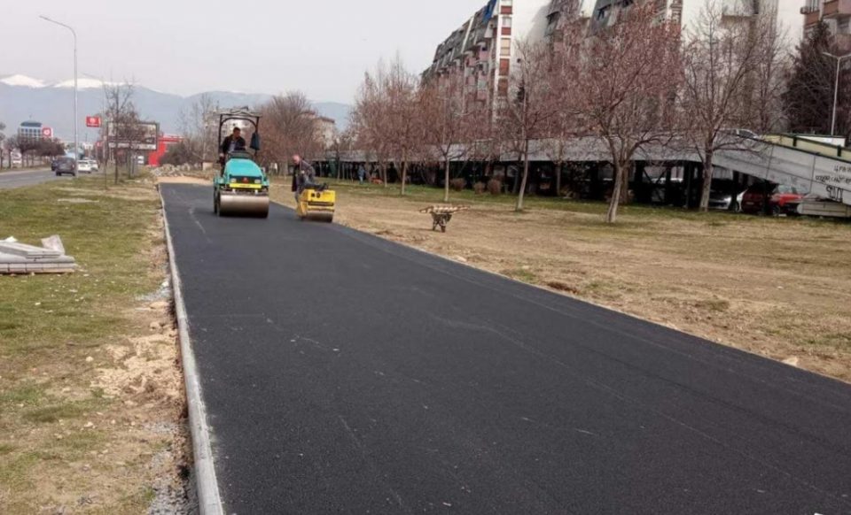 Продолжуваат активностите на изградба на тротоари и вело патеки на булевар „Србија“