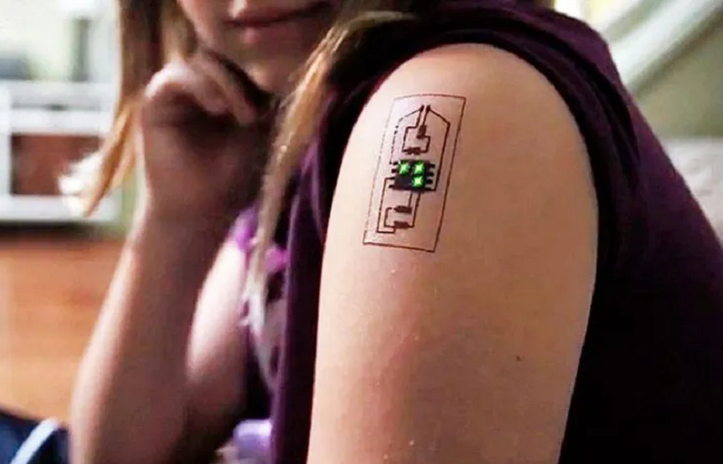 Бил Гејтс најави техноновитет – „електронска тетоважа“ која се нанесува на кожата и го следи човековото здравје