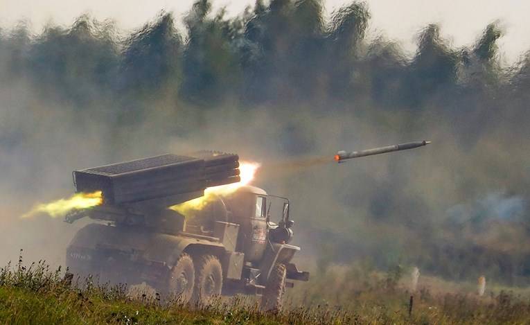 Си-Ен-Ен: САД испорачуваат потешко и пософистицирано оружје за запирање на руската инвазија на истокот од Украина