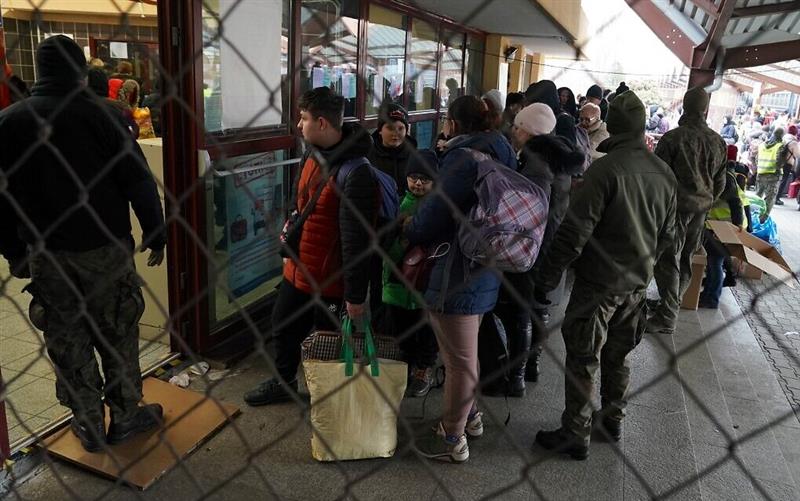 Најмалку 964.000 украински бегалци пристигнале во Полска