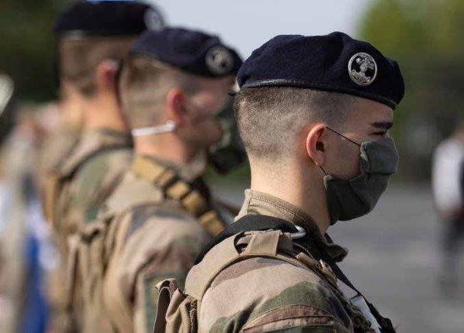 Повеќе од 500 француски војници се на пат за Романија како засилување на НАТО во регионот