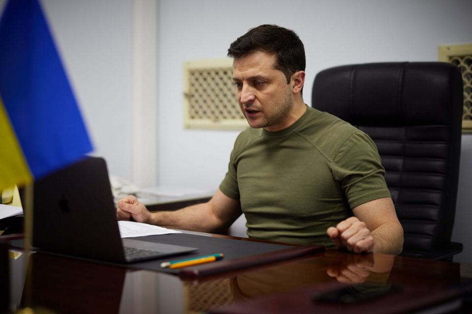Зеленски ја продолжи воената состојба во Украина за 30 дена