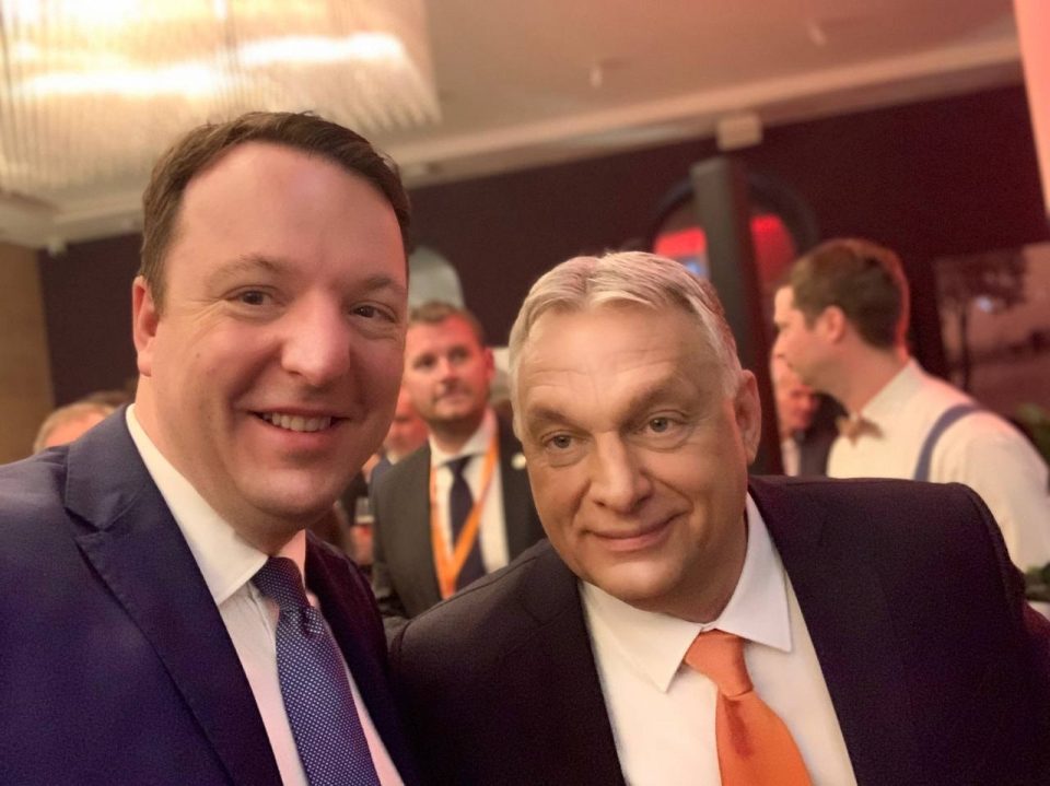 Николоски со Орбан: Неговата победа е значајна за европскиот напредок на Македонија!