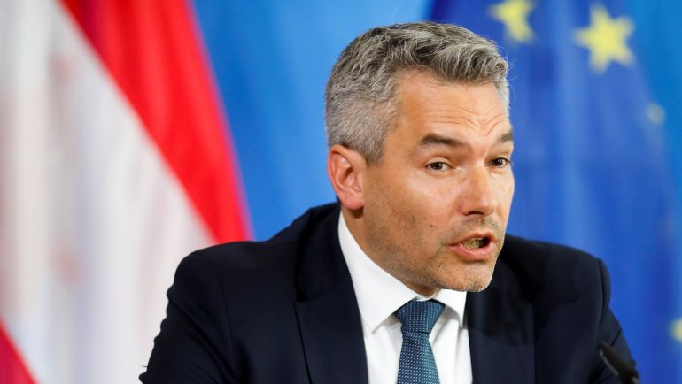 Австрискиот канцелар бара истрага за воени злосторства во Украина
