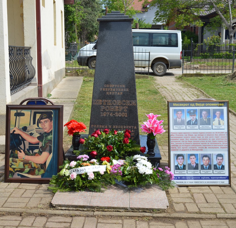 Во општина Илинден одбележана 21-та годишнина од смртта на припадникот на безбедносните сили, Роберт Петковски