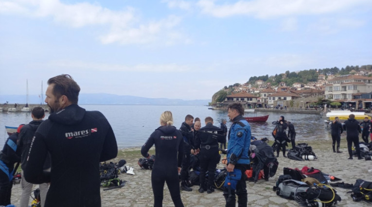 Нуркачи од земјава и региониот денеска го чистат дното на Охридското Езеро