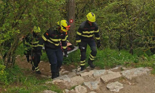 (ФОТО) СПАСЕНА ПЛАНИНАРКА НА ВОДНО, успешна асистенција на скопските пожарникари