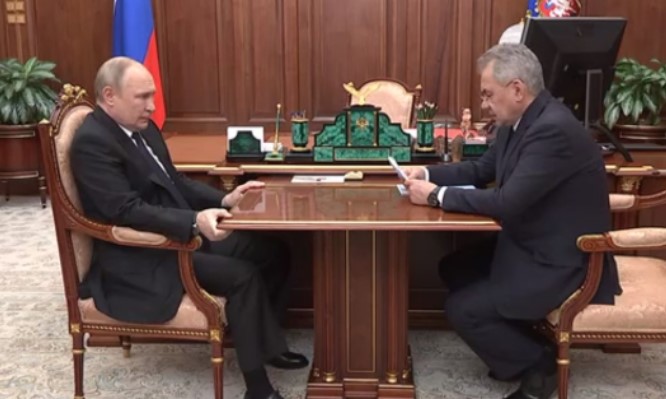 Шојгу тврди дека Русите го зазеле Мариупол, Путин нареди блокада на Азовстал
