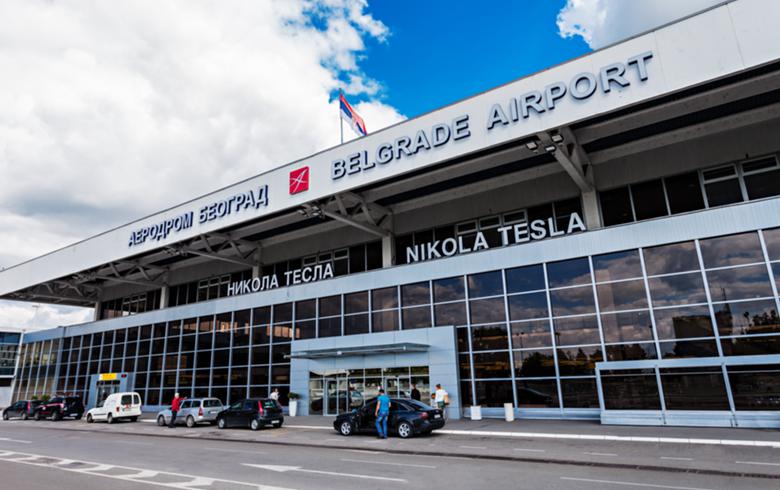Аеродромот во Белград утрово беше затворен поради дојава за бомба