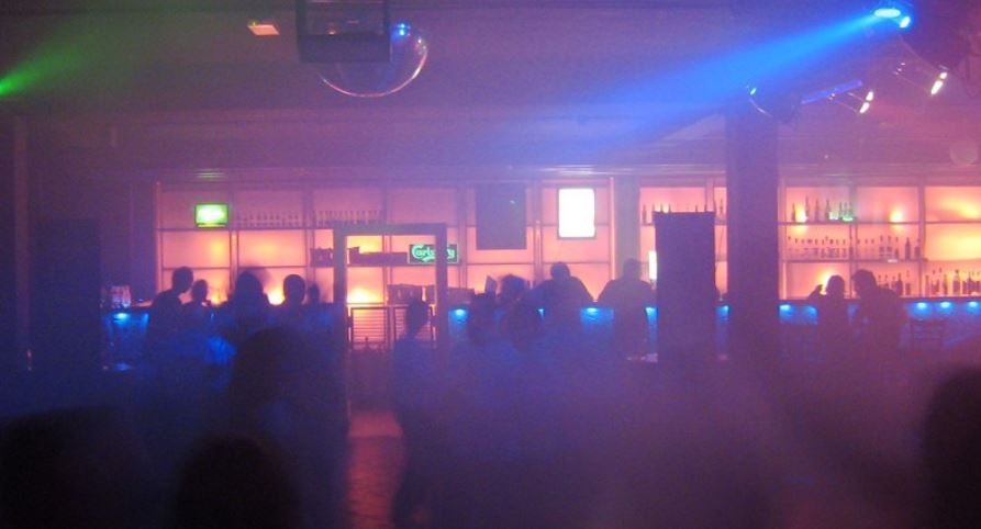 Во ноќен клуб во Виница затекнати малолетници, неиздавање фискални сметки