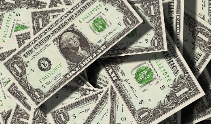 Доларот најсилен во изминатите 20 години