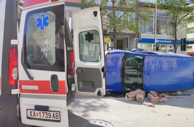 Кавадарчанец повреден во сообраќајка во центарот на градот