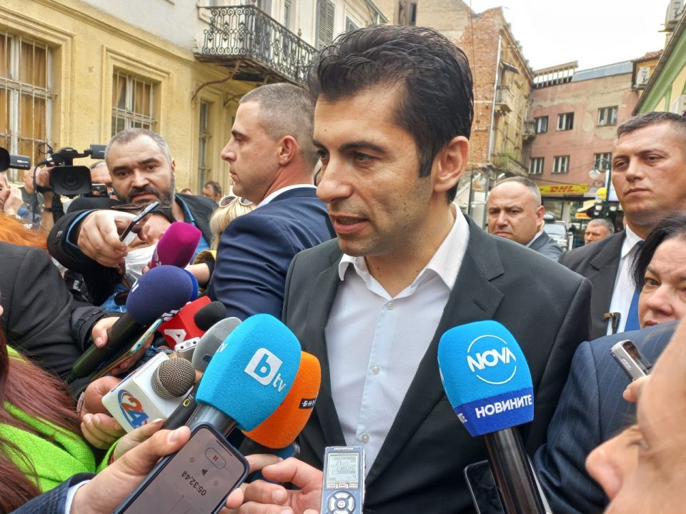 ВМРО-ДПМНЕ: Ковачевски наместо да молчи, да побара од Петков отворање на македонски клубови во Благоевград и Сандански