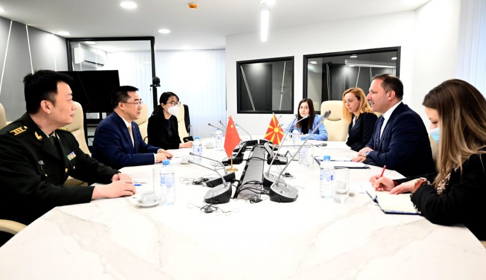Министерот Спасовски на работна средба со амбасадорот на НР Кина, Џанг Зуо