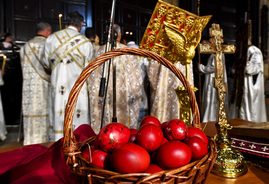Православните верници го слават Велигден – Христос воскресна, навистина воскресна!