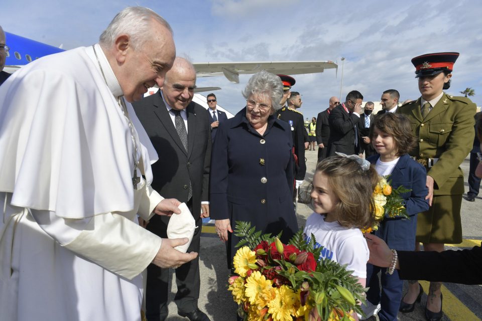 Папата Франциск размислува за патување во Киев
