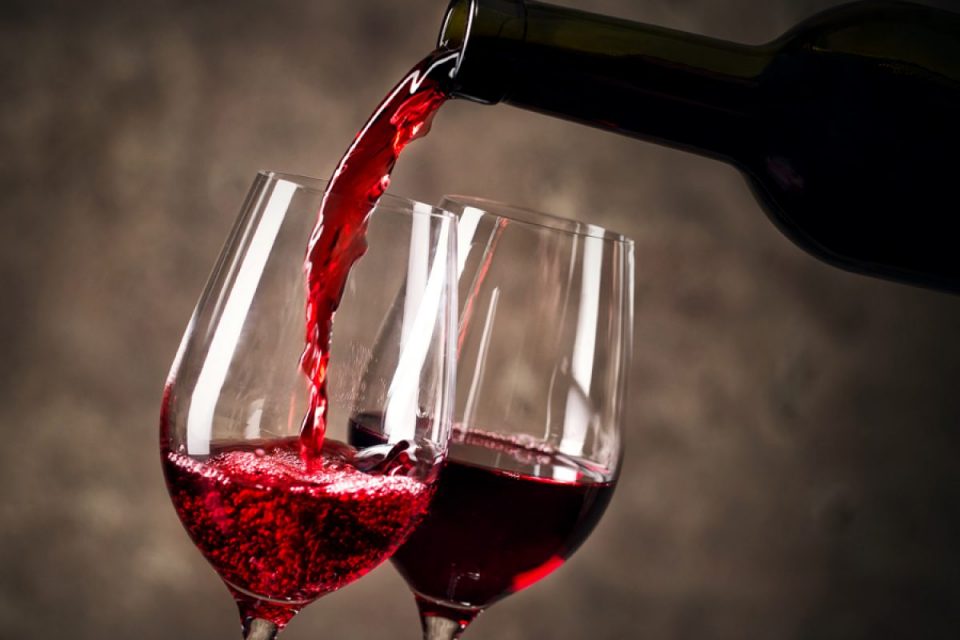 Николовски: Околу 30 проценти е зголемен извозот на флаширано вино годинава