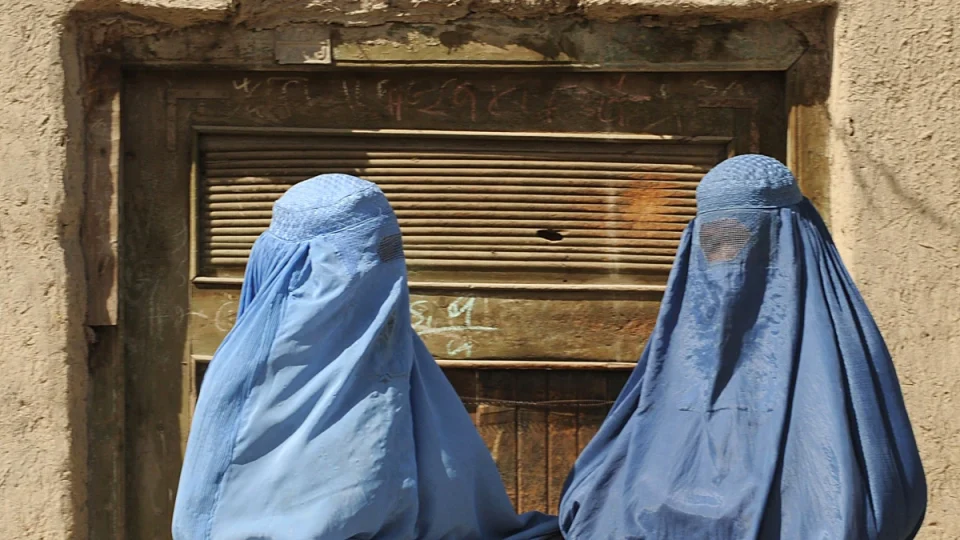 Средба Вест и Мутаки во Доха: Вашингтон бара од талибанците да ги почитуваат женските права