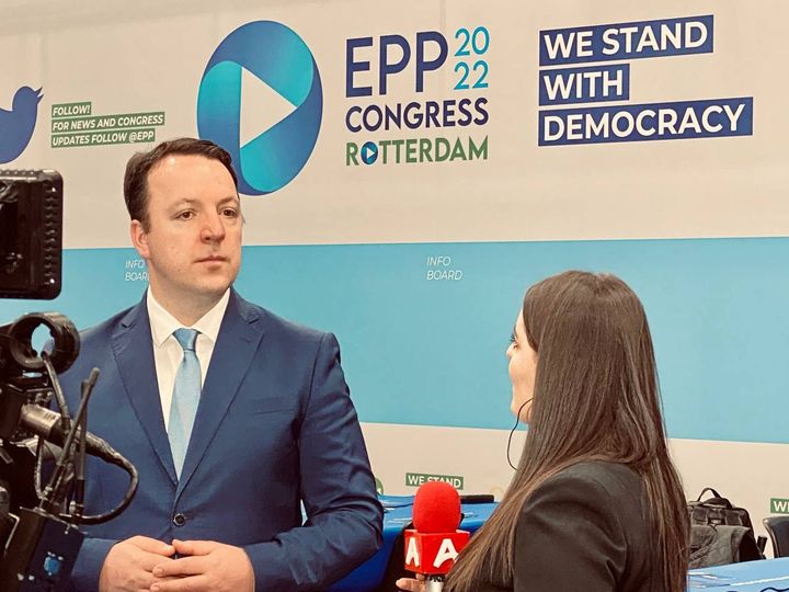 Николоски од конгресот на ЕПП: Ќе истакнеме дека македонските граѓани заслужуваат почеток на преговори со ЕУ, но и потребата од предвремени избори во Македонија