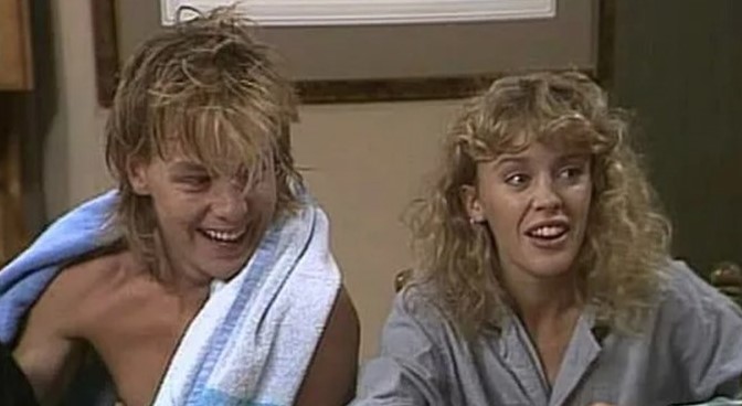 Кајли Миног и Џејсон Донован по 34 години се враќаат во ТВ-сапуницата „Соседи“