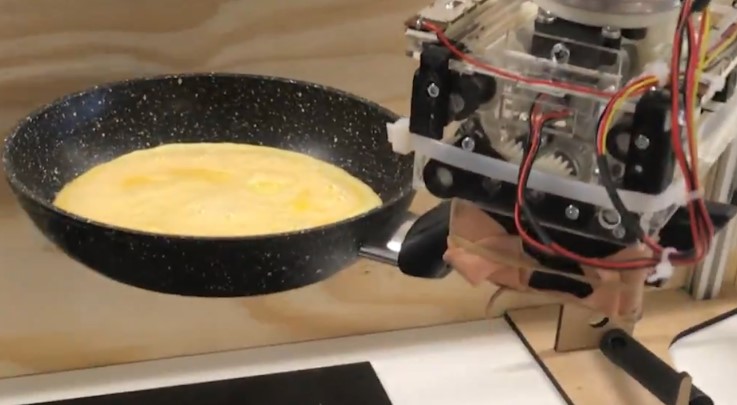 Робот-готвач што може да „џвака“ и пробува јадења