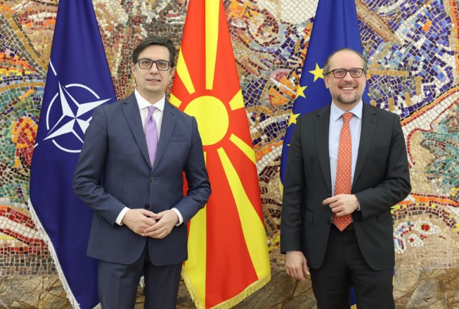 Пендаровски до Шаленберг: ЕУ да овозможи неодложно отпочнување на пристапните преговори за Македонија