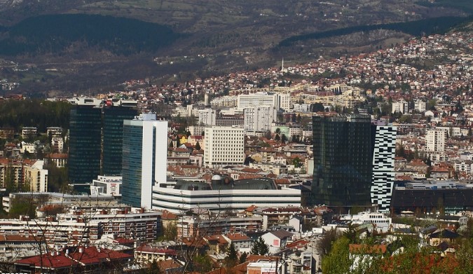 Евакуирани основни училишта по дојава за поставена бомба во Сараево