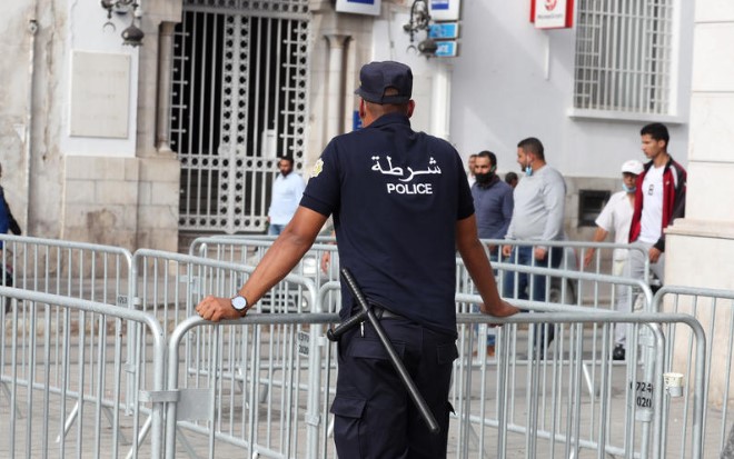 Се преврте брод кај Тунис, 76 лица исчезнаа
