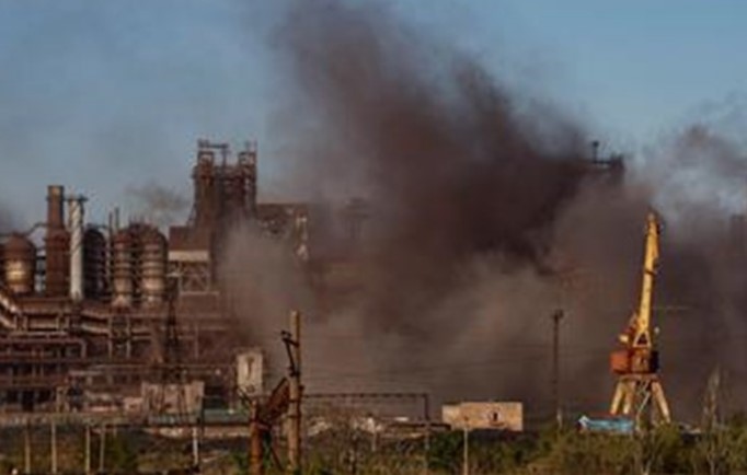 Во челичарницата Азовстал во Мариупол се наоѓаат уште најмалку 100 цивили