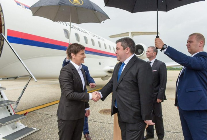 Маричиќ ја пречека Брнабиќ на скопскиот аеродром