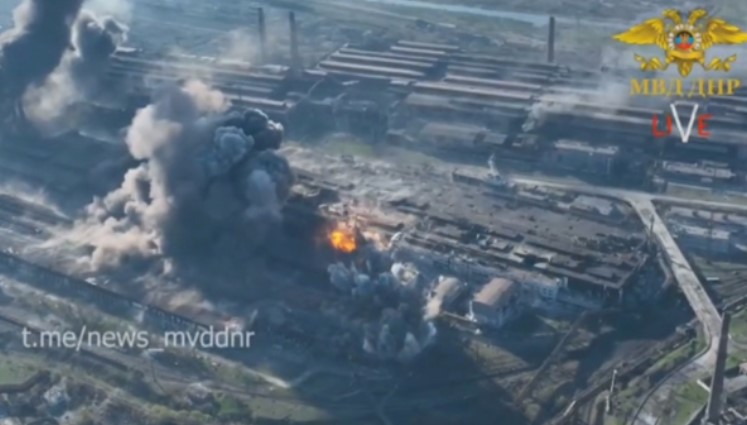 Силни експлозии во челичарницата Азовстал