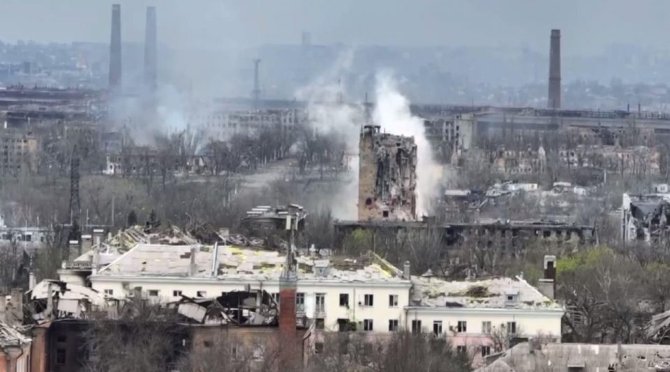 Кремљ негира дека руската армија ја напаѓа фабриката за челик Азовстал во Мариупол