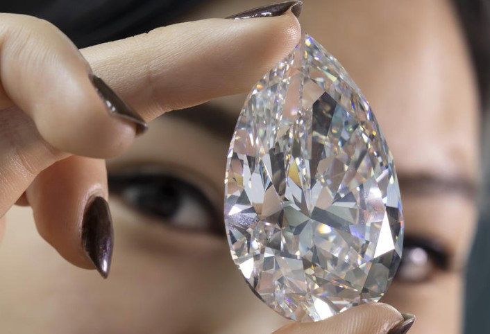 Најголемиот бел дијамант продаден за помалку од очекуваното