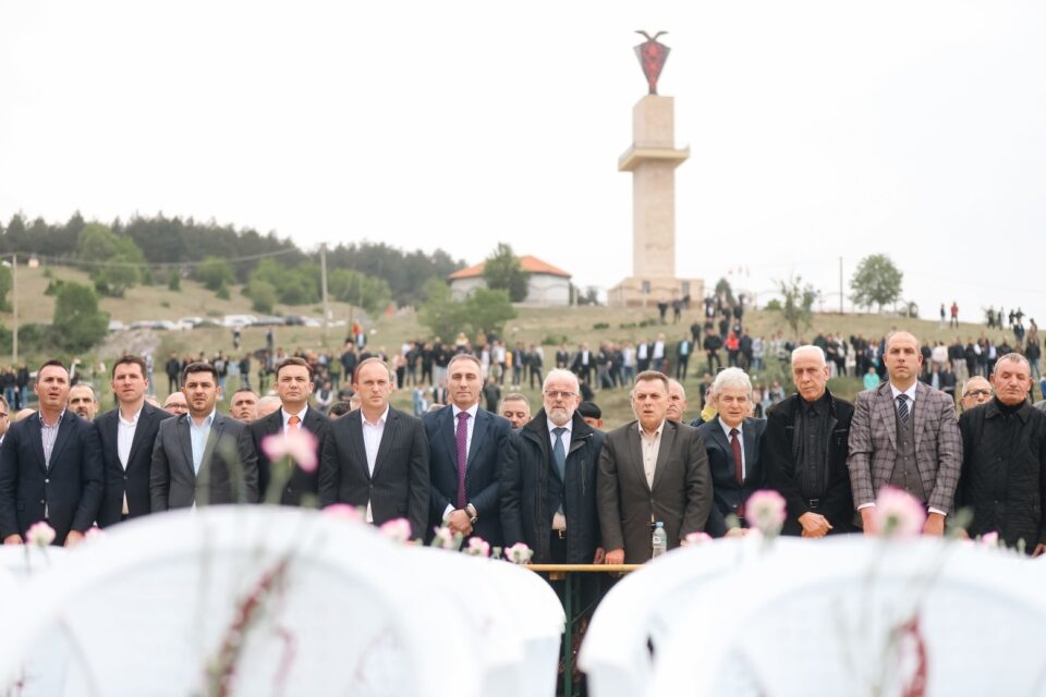 Османи: Споменикот е мост, не навредува никого