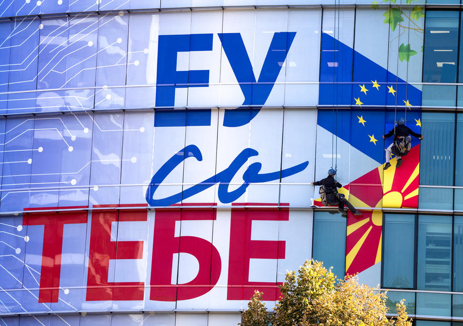 Дипломатите од ЕК не гледаат проблем во францускиот предлог: За Црна Гора стоеше „официјален јазик”, кај вас е „македонски јазик”