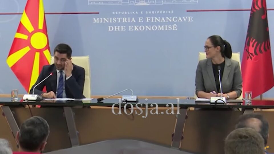 (ВИДЕО) Бектеши се налути кога му се обратија со „македонски министер“