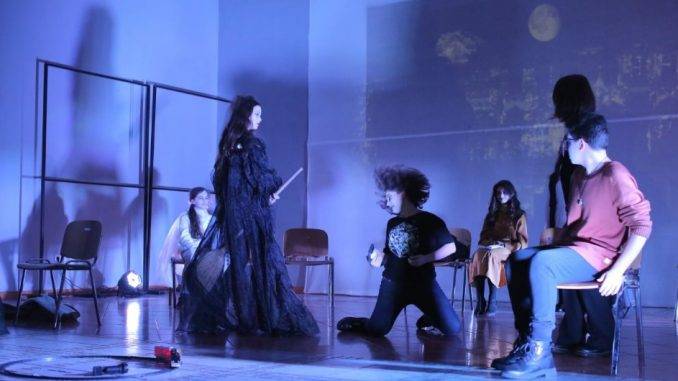 Театарската претстава „Ништо не е страшно“ пред публиката на ДАФ во Кочани