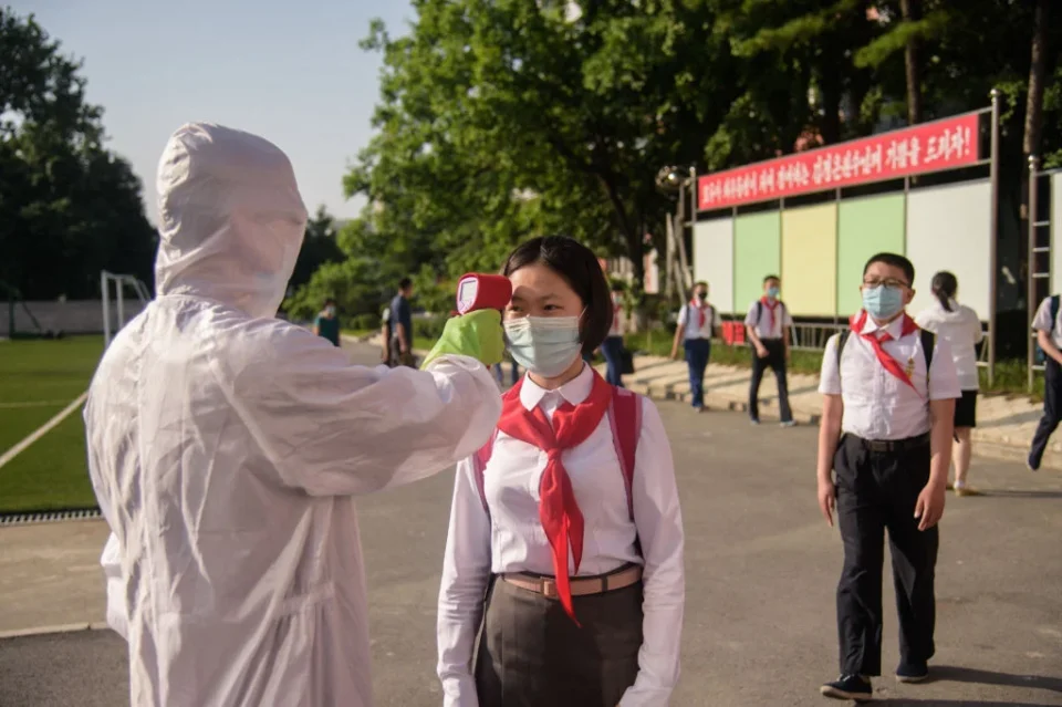 Северна Кореја пријави 21 смртен случај од Ковид-19, една недела откако призна дека има епидемија во земјата