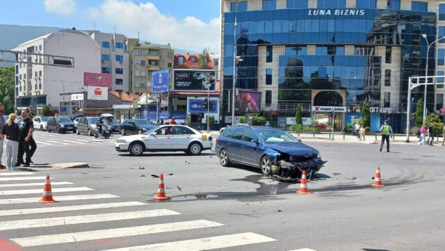 (ФОТО) Тешка сообраќајна несреќа кај Соборна