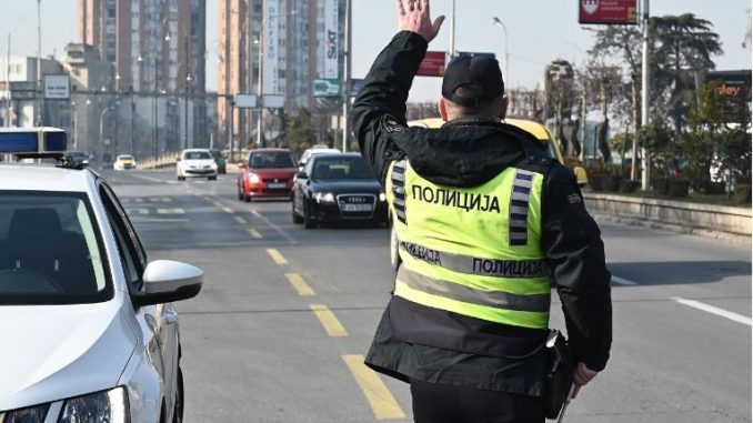 МВР изрече 174 сообраќајни прекршоци во Скопје, 49 за пребрзо возење, 18 возачи под дејство на алкохол