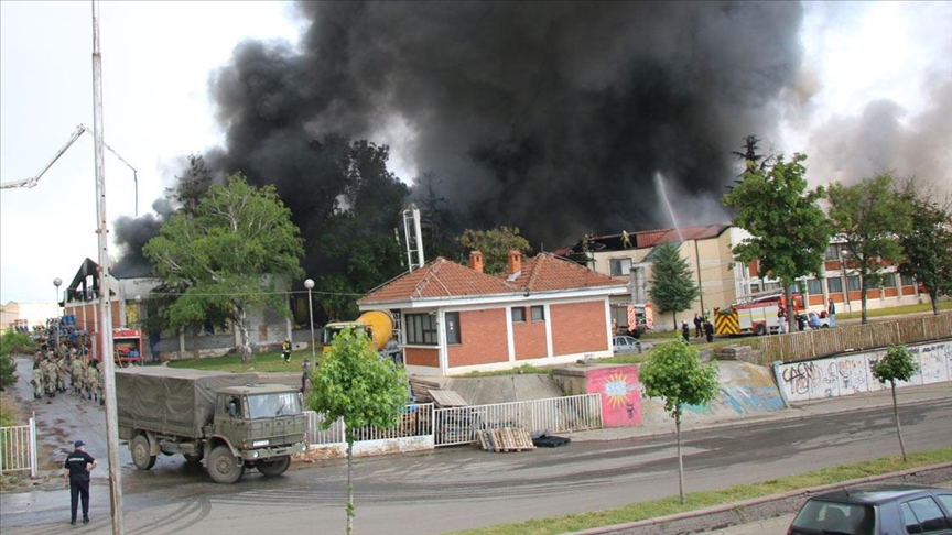 Нема големо аерозагадување во Тетово, штетата од пожарот 12 милиони евра