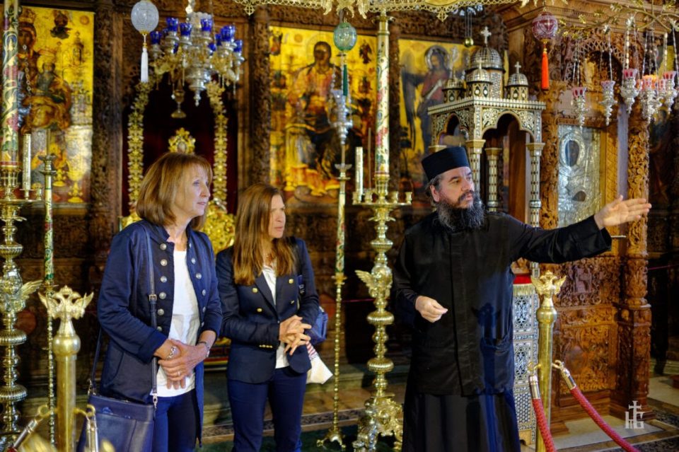 (ФОТО) Американската амбасадорка Брнз во посета на Бигорски манастир