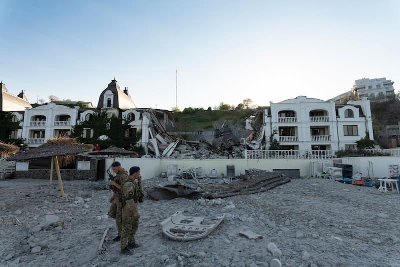 Русите уништија луксузен хотел во Одеса, омилено место на руската елита