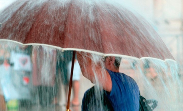 УХМР: Попладне невреме со пороен дожд, грмежи и засилен ветер